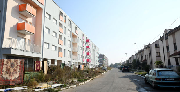 Вандали нису заобишли нове зграде у насељу Камендин: Прескачу терасе, упадају у станове